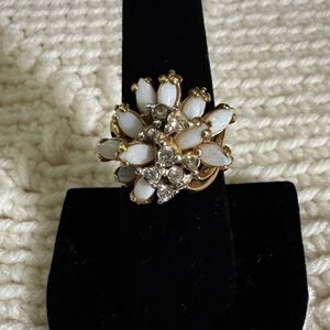 Elegant Gold and White Floral Ring